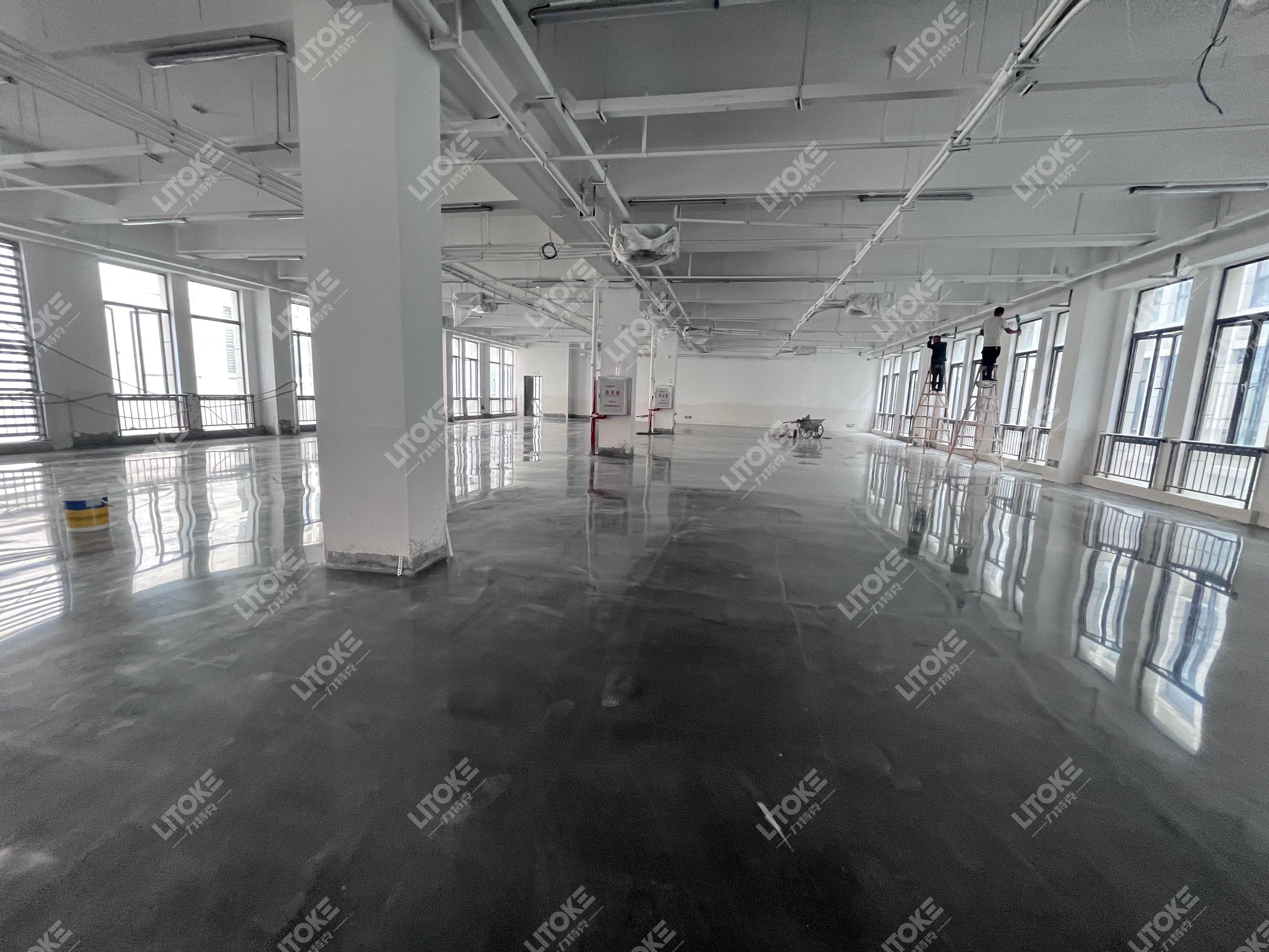 環(huán)氧地坪 vs 金剛砂地坪，工廠(chǎng)車(chē)間選擇哪種更劃算？