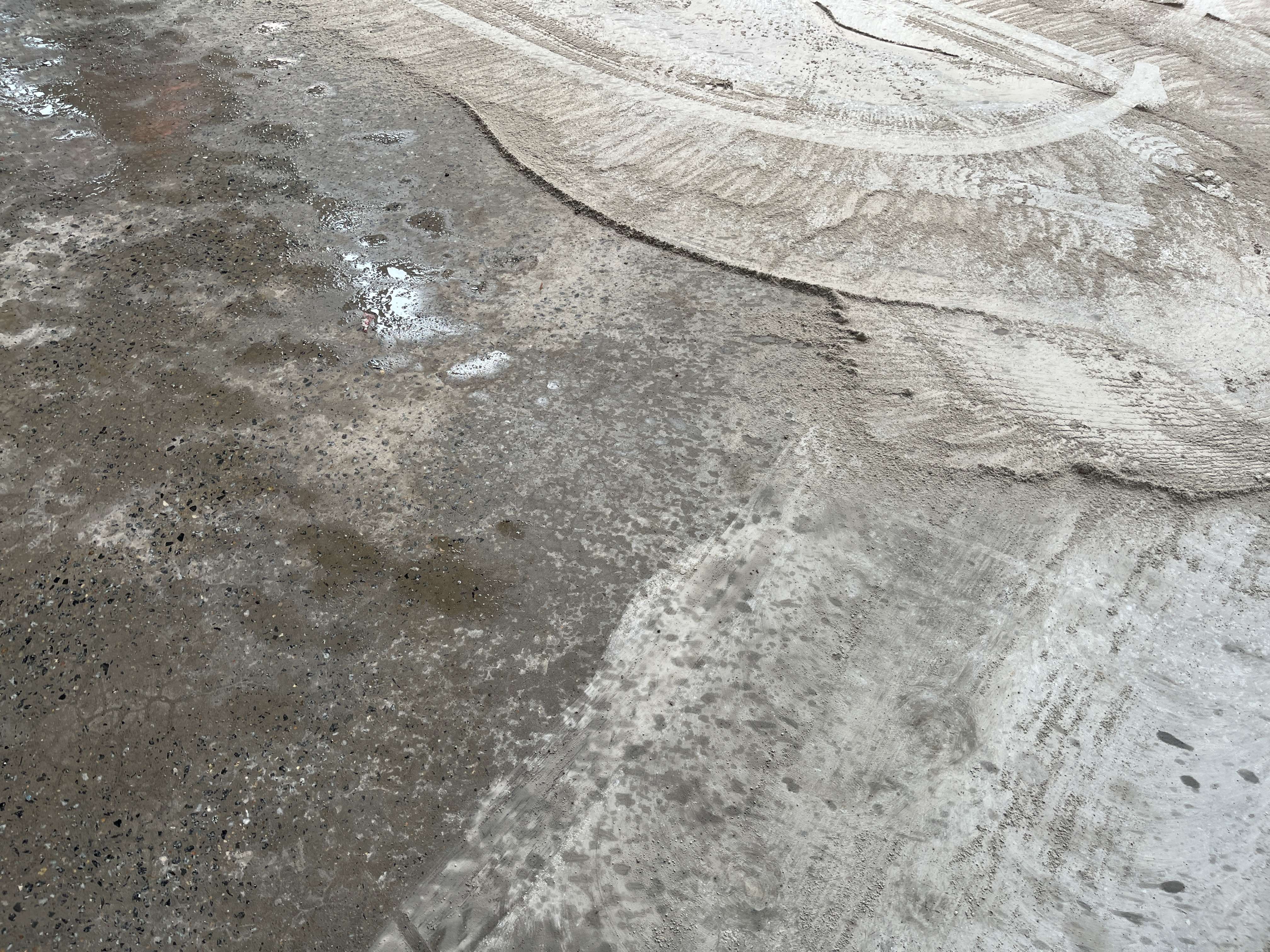 舊地面起砂不要慌，密封固化劑加打磨，3步讓地面起死回生！